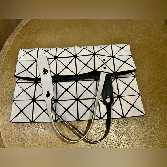 BAO BAO ISSEY MIYAKE Lucent Tote in Ivory, Light Weight - Picture 2 of 11